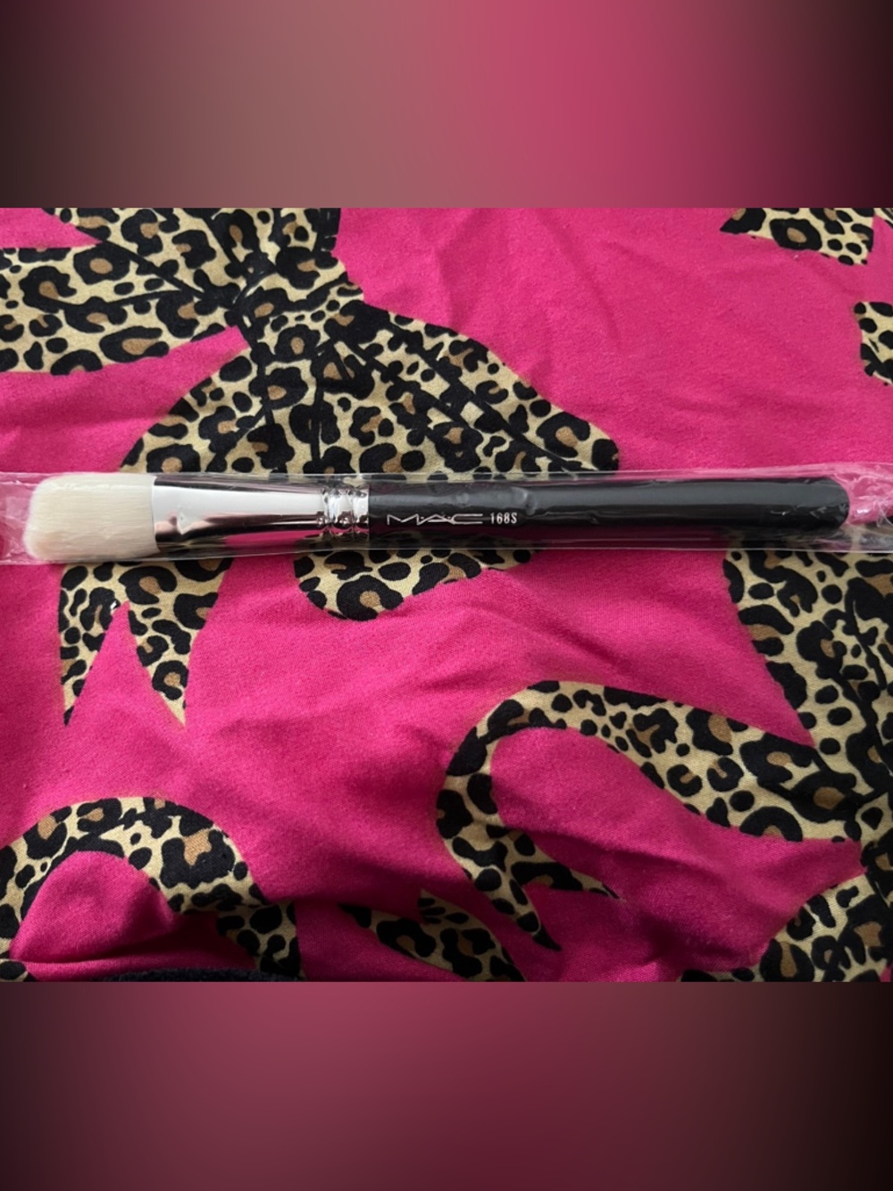 MAC Cosmetics 168S Sculpting Brush - Black Handle, White Bristles
